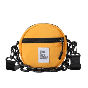 Sac bandoulière rond jaune en nylon pour enfants avec chaîne noire et patch tendance