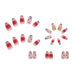 Faux ongles ballerine blush français avec motif cœur bleu et décoration nœud 3D