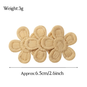 Pince à cheveux fleur brodée beige pour enfants avec indications de taille et poids