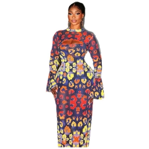 Robe longue vintage moulante avec imprimé abstrait, manches cloches et col découpé chic
