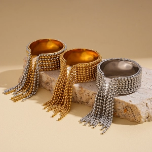 Minimalistischer Edelstahlperlenring mit Quaste in Gold, Silber und zweifarbigem Design