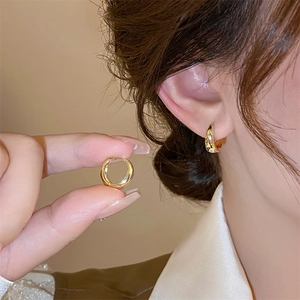 Boucles d'oreilles créoles dorées géométriques en forme de U pour femmes, design chic
