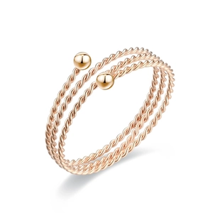 Bracciale rigido multistrato in oro rosa con trama a corda intrecciata e sfere