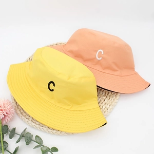 Double-sided cotton bucket hats in yellow and pink with C letter embroidery