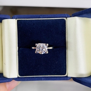 925 Sterling Silver Moissanite Ring For Women Classic 4-Prong 2 Carat Solitaire Engagement Ring Silver Rhinestone Minimalist Jewelry