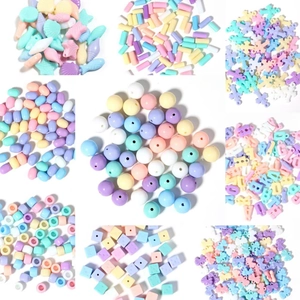 Detailansicht der Macaron-Farben Perlen-Set für DIY Schmuck und Armbandherstellung