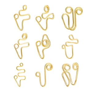 Set di 9 finti piercing al naso dorati con varie forme artistiche in metallo