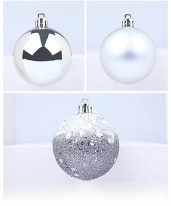 Detail of 6cm blue Christmas balls in matte, glossy, and glitter finishes for tree decor