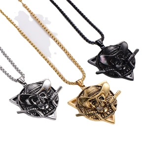 Ciondolo teschio pirata stile punk in acciaio inossidabile in oro, argento e nero