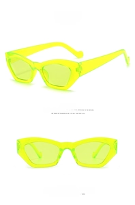 Vista dettagliata laterale e frontale di occhiali da sole cat eye verde neon in plastica