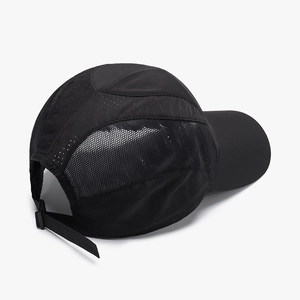 Atmungsaktive schwarze Mesh-Baseballkappe mit schnell trocknendem Stoff und Schnalle