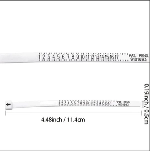 Vista detallada del medidor de anillos flexible blanco con escala de medición precisa