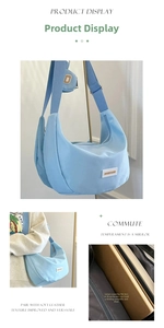 Dettaglio della borsa a mezzaluna in nylon azzurro con interno spazioso e mini pochette