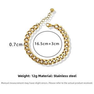 Détail d'un bracelet gourmette doré de 0,7 cm en acier inoxydable avec dimensions