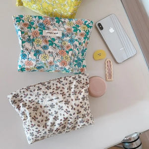 Pochette per trucco in cotone floreale con etichetta simple wish e vari motivi vintage