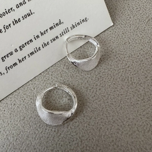 S925 sterling silver hoop earrings featuring a minimalist textured striped design
