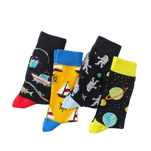 Set di quattro paia di calze di cotone con stampe a tema universo, astronauta e vela