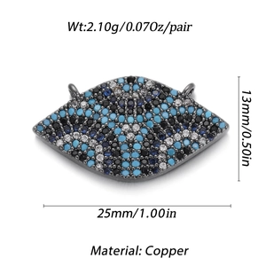 Makroansicht des blauen Teufelsauge-Kupferanhängers mit Zirkonia-Pavé und Abmessungen