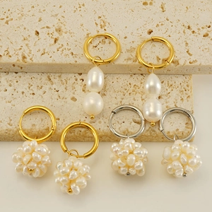 Boucles d'oreilles créoles en acier inoxydable plaqué or 18 carats avec perles
