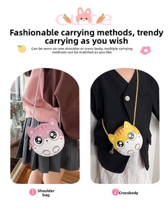 Détails du sac chat rose et jaune montrant les styles de port en bandoulière et épaule
