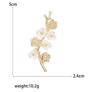Elegant gold tree branch brooch with white flowers, measuring 5cm high and 2.4cm wide