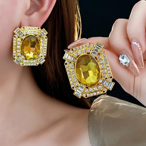 Orecchini barocchi dorati con grande cristallo giallo e accenti in zircone lucido