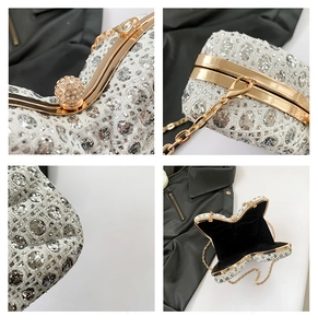 Détails du fermoir sphérique doré et de la texture à paillettes argentées du sac à main