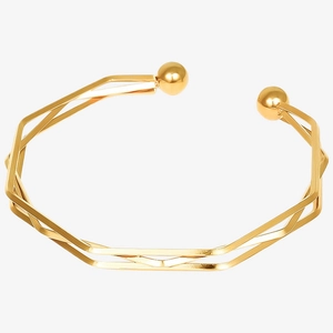 Detailed view of the 18k gold geometric twisted cuff bracelet with sphere end caps