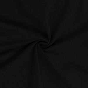 Detailansicht aus schwarzem Strickstoff mit feiner Textur und weichem Materialfall