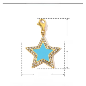 Dettaglio del ciondolo a stella blu con strass e misure indicate 35mm x 23mm