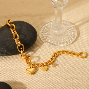Cuban link oval chain bracelet with zircon heart pendants and OT toggle in 18K gold plated steel