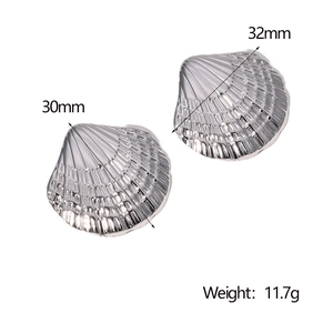 Detailed size and weight view of silver shell-shaped stainless steel earrings