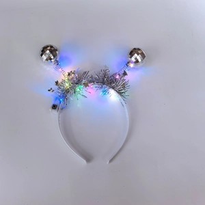 Cerchietto natalizio con mini sfere specchiate argento e luci LED su montatura bianca