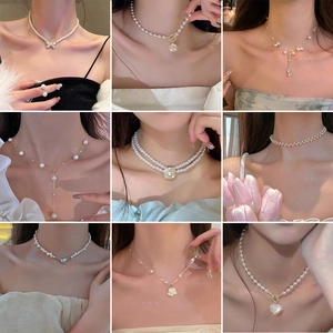 Künstliche Perlenhalskette Für Damen Mit Legierung Rheinkiesel Herz Blumen Schleifen Anhänger Mehrlagige Schlüsselbeinkette Schmuck