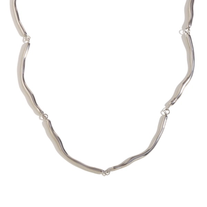 Minimalist silver wavy link chain necklace in polished stainless steel for women