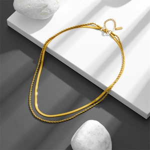 Collier double couche en acier titane doré avec maille serpent et chaîne torsadée