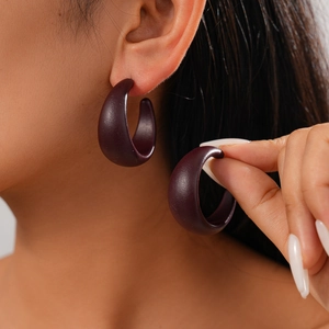 Matte dark purple acrylic C-shaped hoop earrings for women in a vintage minimalist style
