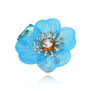 Anello fiore blu traforato con cuore di cristallo e gemma rettangolare su argento