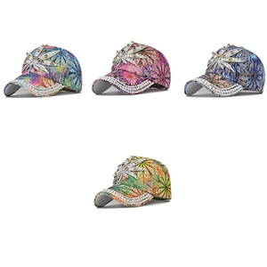 Casquette de baseball pailletée avec imprimé feuille, perles et strass brillants
