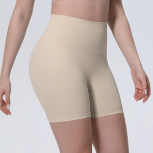 Détail macro du short de yoga beige taille haute avec tissu de ceinture sans couture
