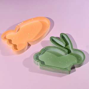 Moldes modernos para bandejas de conejo y zanahoria de Pascua en cemento terrazo texturizado