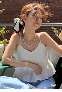Close-up of a freshwater pearl choker with 14K gold accents worn with a summer outfit