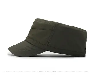 Profilo laterale del berretto militare verde oliva con tesa rinforzata e tessuto ad asciugatura