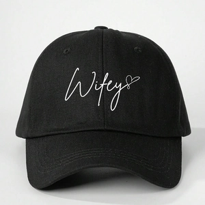 Casquette de baseball en coton noir réglable avec broderie Wifey et cœur blanc
