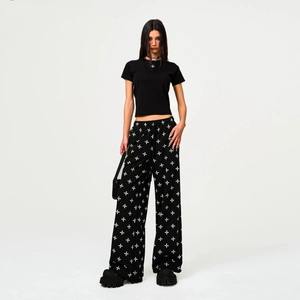 Schwarze Damen-Baumwollhose mit weitem Bein, Kreuzmuster und passendem engem T-Shirt
