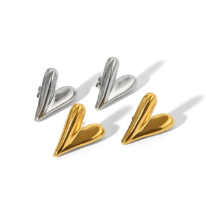 Polished titanium steel heart and V-shaped stud earrings in gold and silver finish