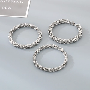 Drei silberne Byzantiner-Kettenarmbänder aus Edelstahl mit Karabinerverschluss für Damen