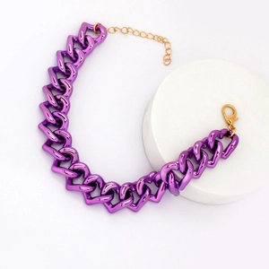 Detail of adjustable purple heart-shaped link chain pet necklace with gold lobster clasp