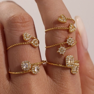 Ensemble de bagues en acier 18K doré avec charms cœur et carrés en zircone 5A pour femme