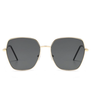 Occhiali da sole oversize in metallo dorato con lenti grigie sfumate alla moda